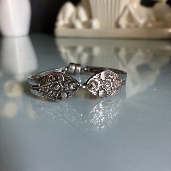 Vintage Jewelry - Silver Magnetic Vintage Oneida Spoon Bracelet